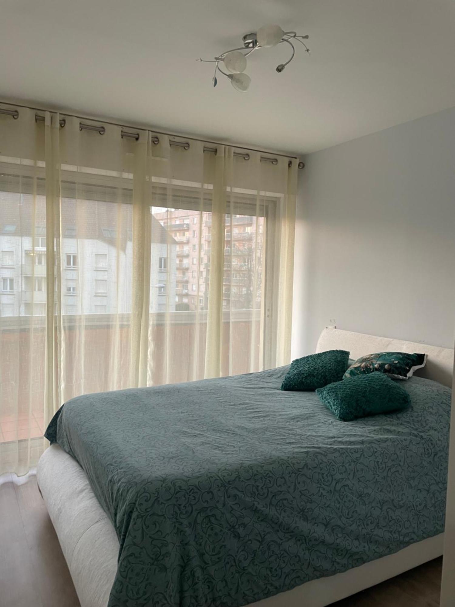 Bel Appartement Lumineux De 100M2 6 Places 3 Chambres Au 3E Etage Avec Ascenseur -A 5Mn A Pied Du Parc Des Expositions Congres De Dijon Et Eng Et 10Mn Du Centre Ville Place Parking Devant L'Immeuble Exteriör bild